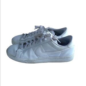 Nike women's Tennis Classic Trainers Sneakers Shoes US 10 white 312498 129